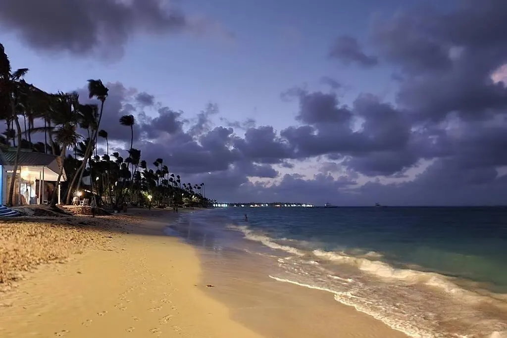 !!!New !!!Charming 2-2 Penthouse 2- 3 Min Walking To Bavaro Beach, El Cortecito- Solo A 2- 3 Min Caminando De La Playa 蓬塔卡纳